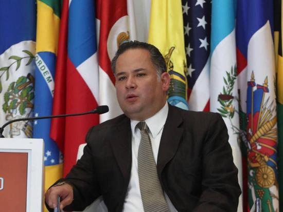 Destituyen a fiscal que denunció presiones del exdirector de Pemex