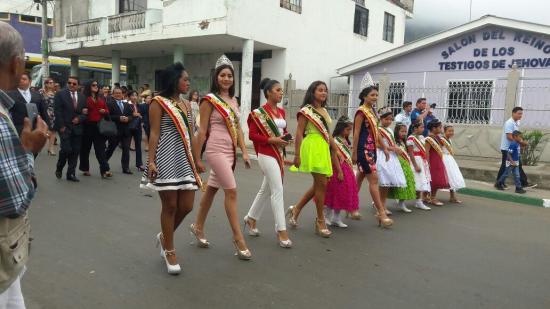 Montecristi celebra su independencia con un colorido desfile