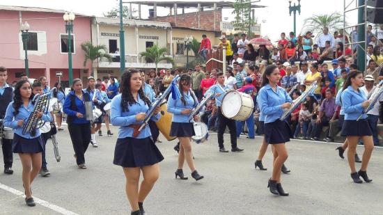 Desfile, sesión y baile por la cantonización de Paján