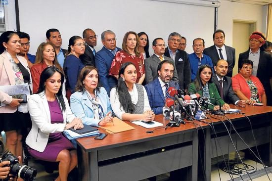 23 asambleístas de AP ratifican apoyo  a Rafael Correa