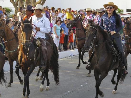 500 caballistas en la  cabalgata en homenaje al cantón San Vicente