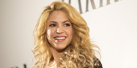 Shakira pospone su gira a 2018 por una hemorragia en las cuerdas vocales