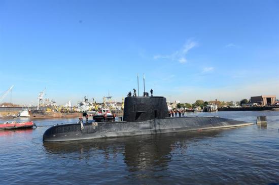 Buscan submarino argentino con 44 tripulantes incomunicado hace 48 horas