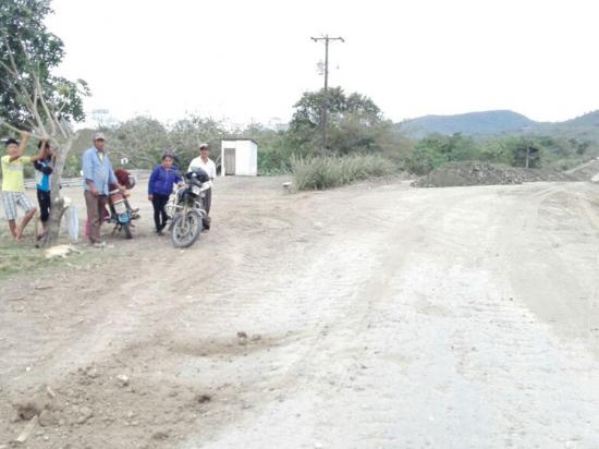 Habitantes piden que se construya un puente en la entrada de dos comunas