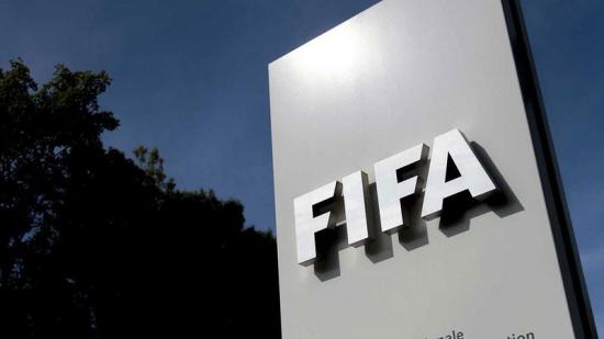 La FIFA sanciona de por vida a tres dirigentes por sobornos