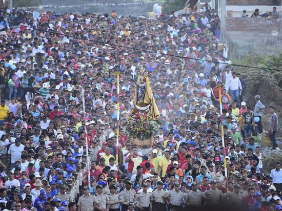 Miles de peregrinos caminan por la Virgen de Monserrate