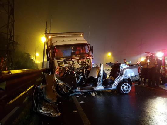 Tres muertos y cuatro heridos en accidente de tránsito en la vía Alóag-Santo Domingo