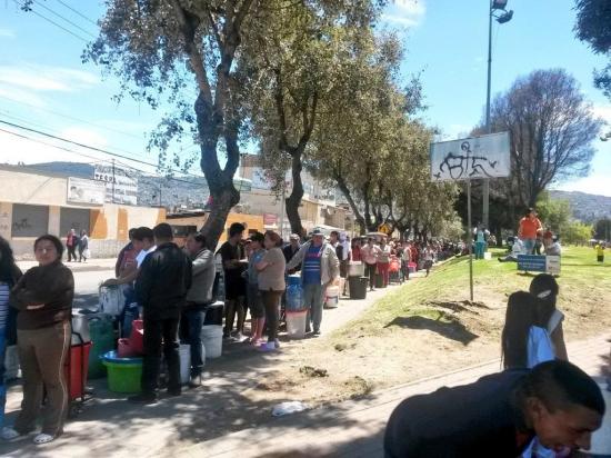 Suspenden actividades laborales en Quito por desabastecimiento de agua