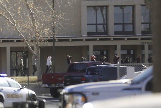 Dos estudiantes mueren en un tiroteo en una escuela en Nuevo México