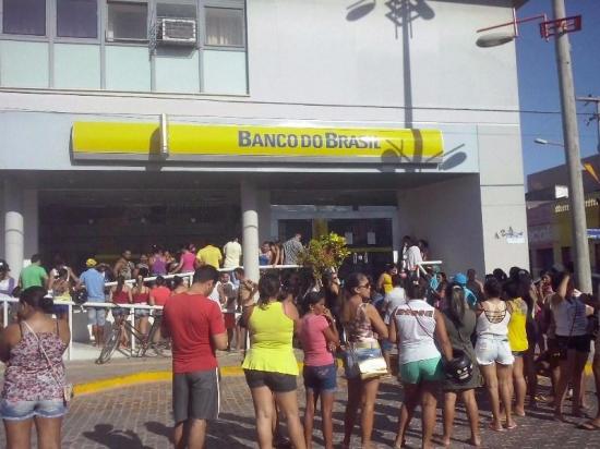 Condenan a un banco brasileño a pagar 61.000 dólares por demora en las filas