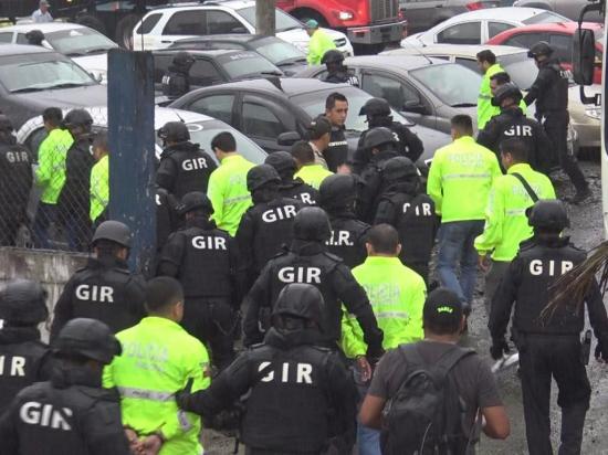 Dictan prisión preventiva para ocho de los diez policías detenidos en Ventanas