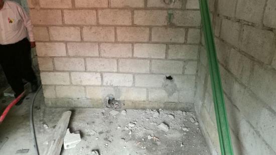 Hombre muere en El Carmen cuando hacía trabajos en el baño de su vivienda