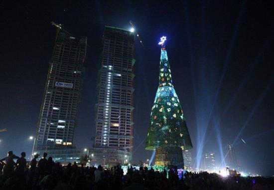 Sri Lanka logra récord Guinness por el árbol de Navidad más alto del mundo