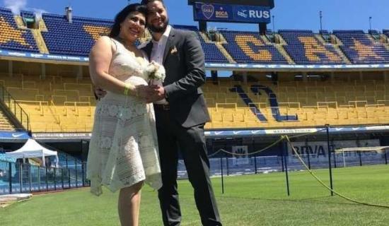 Doce parejas cumplen su sueño de casarse en la Bombonera