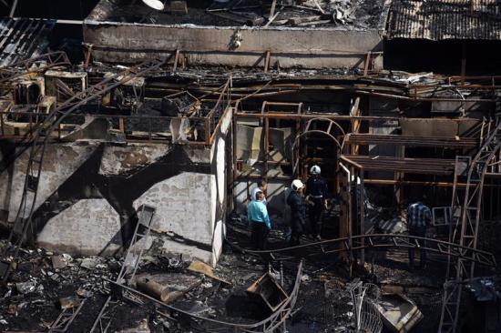 Al menos 14 muertos por un incendio en un restaurante en Bombay