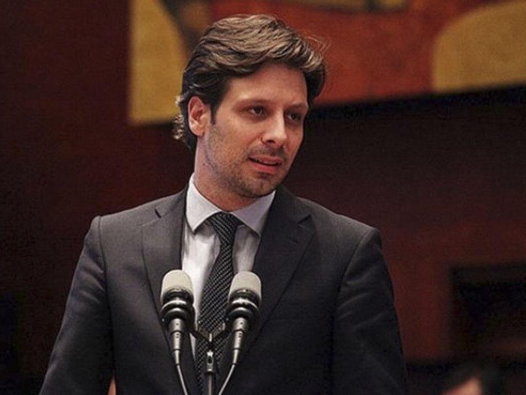 Guillaume Long renuncia y critica al Gobierno de Moreno 