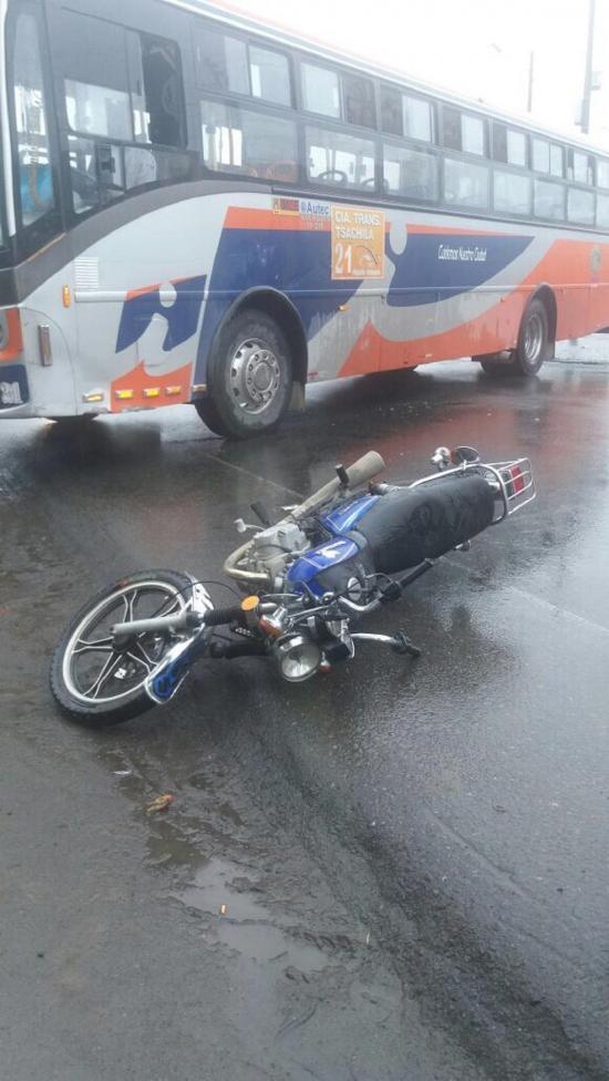 Motociclista herido en choque