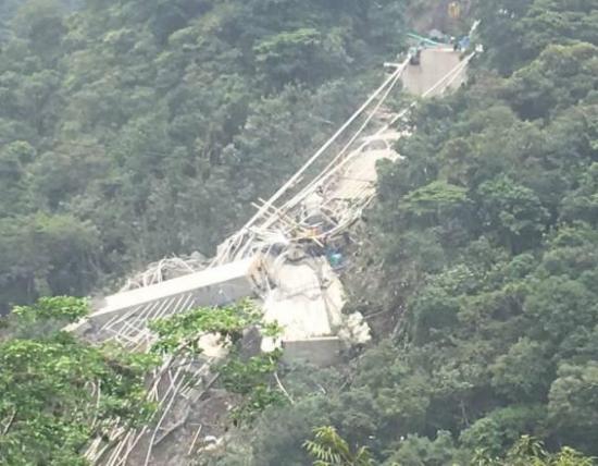 Al menos cuatro muertos al desplomarse viaducto en construcción en Colombia