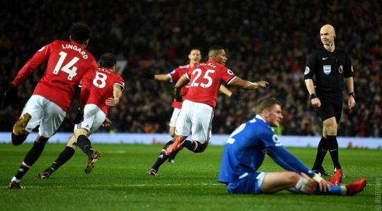 El golazo de Antonio Valencia en duelo de Manchester United por la Premier League