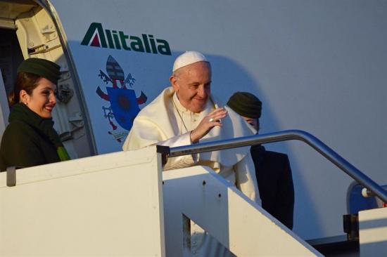 El papa Francisco emprendió su viaje a Chile y Perú