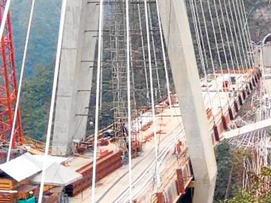 Nueve muertos en desplome de viaducto en construcción