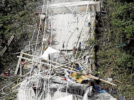 Santos ordena investigar  el desplome de un puente