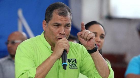 Correa dice que Moreno dio 'decretazo' porque la Corte Constitucional iba a rechazar la consulta