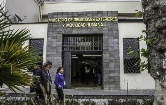 Ecuador anuncia a embajadores en China, Paraguay y salida del de Bolivia