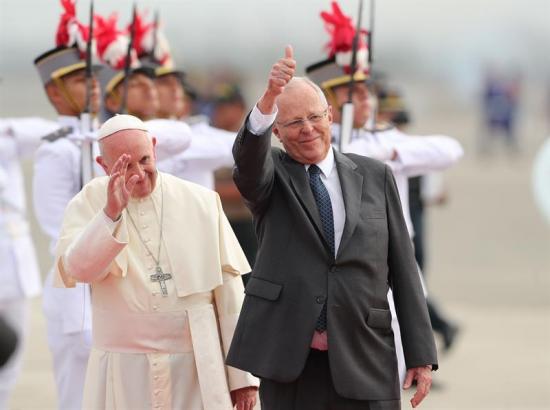 El papa Francisco llega a Perú en visita oficial y apostólica de tres días