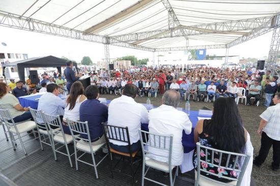Vicepresidenta Vicuña entrega 112 viviendas a damnificados en Jaramijó