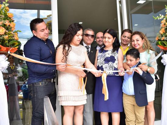 Inauguran el centro comercial Fátima Pin  con 24 locales