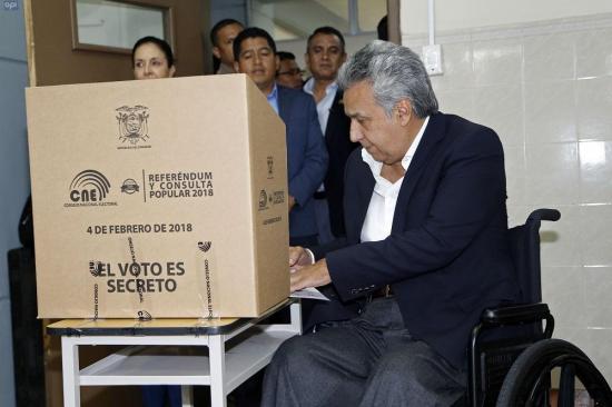 Moreno dice estar 'orgulloso' de los ecuatorianos por jornada electoral 'en paz'