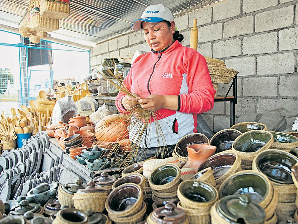 Familias Se Dedican A Las Artesanías El Diario Ecuador 