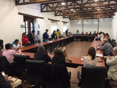 Líderes sociales de Colombia abordan con ELN cómo encarrilar diálogo en Quito