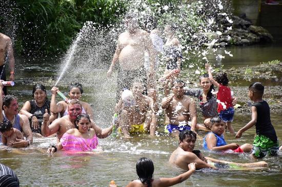 Ríos y piscinas, una buena alternativa en Carnaval