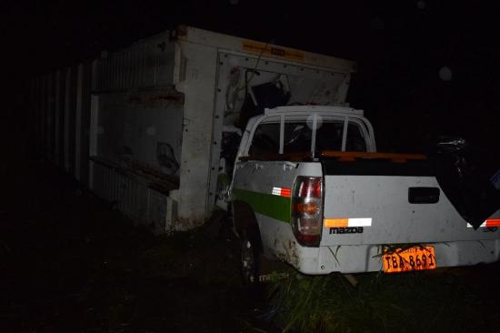 Familia muere aplastada por un contenedor en la vía Quevedo-Ventanas