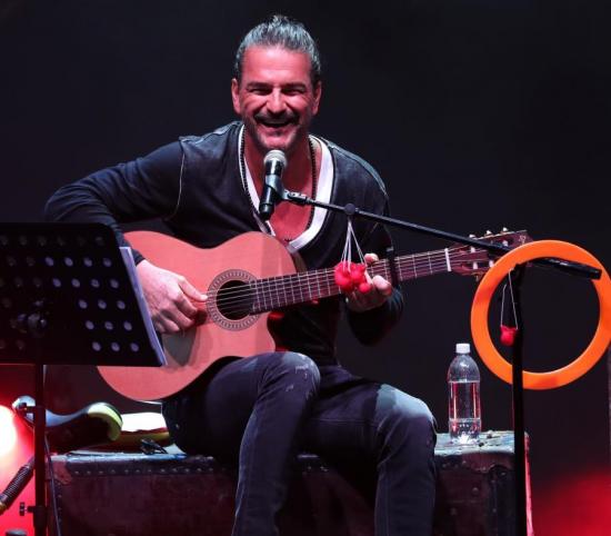 Arjona se presenta en Puerto Rico tras aplazar concierto en octubre por huracán