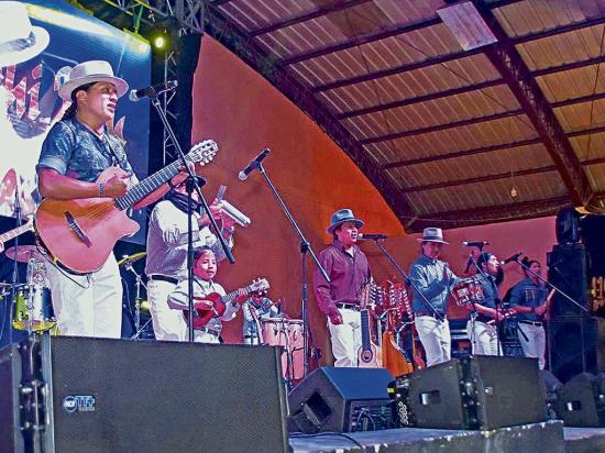 Peguche y Otavalo tienen mas que  música andina