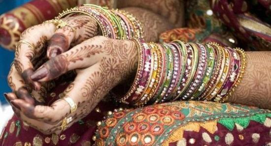 Detenida india que se hizo pasar por hombre para obtener dinero por su boda