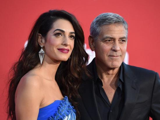 Los Clooney donan medio millón de dólares a causa social