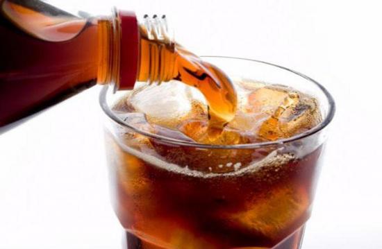 Las bebidas gaseosas azucaradas aumentan el riesgo de cáncer