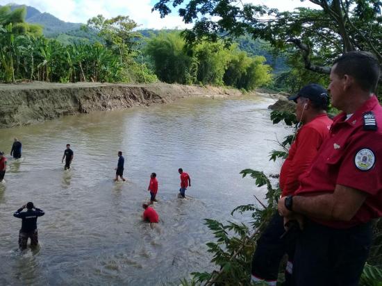Portoviejo: Desesperada búsqueda de un niño que se habría ahogado en el río