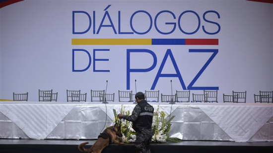 Ecuador pide al presidente Santos que vuelva al diálogo de paz con el ELN