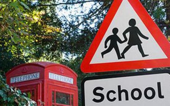 Más de 400 colegios del Reino Unido reciben amenazas de bomba falsas