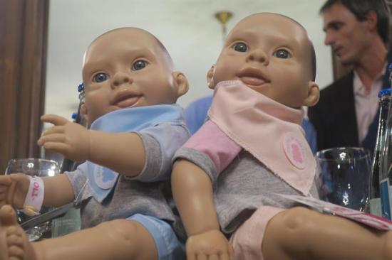 Presentan el primer muñeco bebé con rasgos de síndrome de Down en Argentina