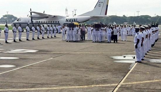 Arriban a Guayaquil los cuerpos de dos marinos víctimas de ataque con explosivos en frontera norte
