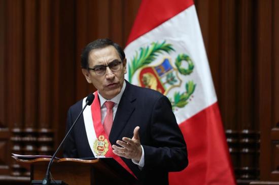 El ingeniero Martín Vizcarra jura como nuevo presidente de Perú