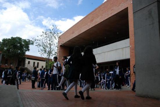 Autoridades colombianas detienen 196 personas que vendían drogas en colegios