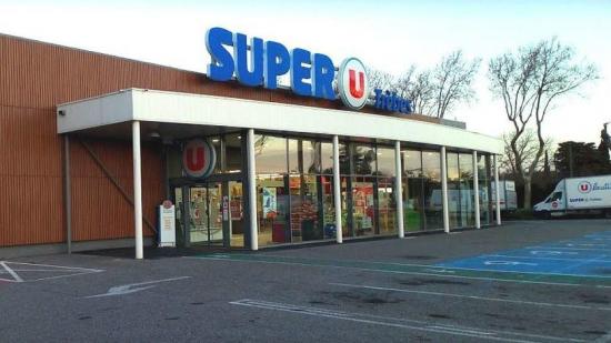 Francia: Secuestran a varias personas en supermercado