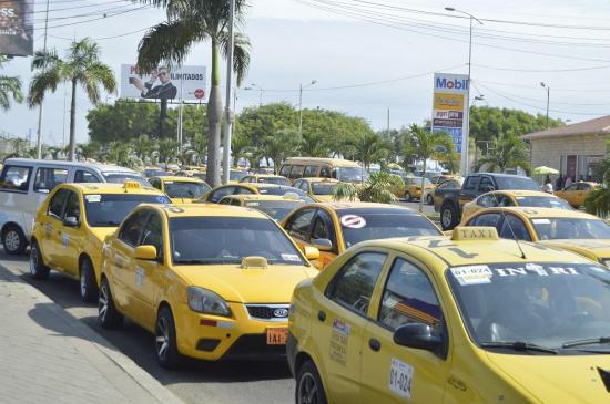 Taxistas de Manta piden controlar la informalidad y la delincuencia, y vías en buen estado